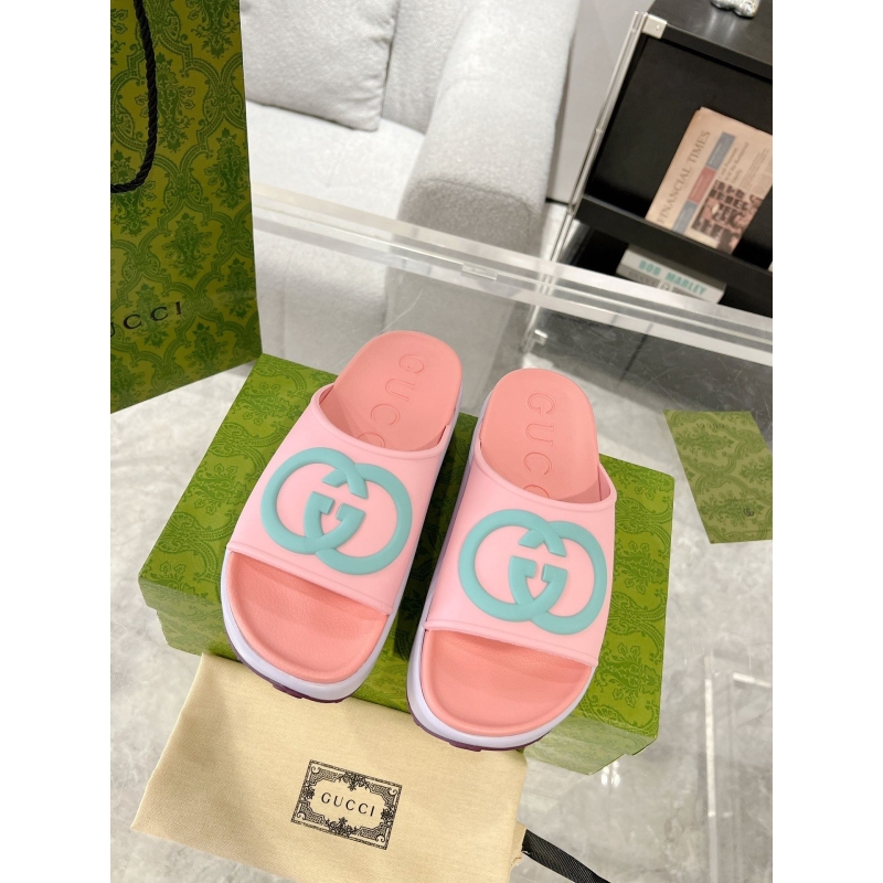 G*u*i slippers